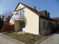 Wohnimmobilie Kauf Dachgeschosswohnung Angenehm ruhig in einem zentrumsnahe Wohngebiet gelegene 2 Zi. Eigentumswohnung mit kleinem Gartenanteil. Bei diesem Vermittlungsgeschäft haben wir zwei am Ende 