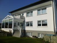 Wohnimmobilie Kauf Einfamilienhaus Klassisches Zweifamilienhaus mit weiteren Optionen in Toplage