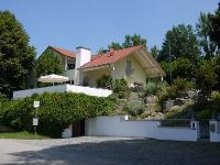 Wohnimmobilie Kauf Burg/Schloß/Bauernhaus/Villa/Herrenhaus/Landhaus/Reiterhof Besonderes Wohndomizil mit Gartenoase und traumhaftem Ausblick nahe dem Main-Donau-Kanal von Berching/OT (Naturpark Altmüh