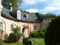 Wohnimmobilie Miete Burg/Schloß/Bauernhaus/Villa/Herrenhaus/Landhaus/Reiterhof Herrschaftliches Wohnen in einem Rundbogenhaus eines Schlosses