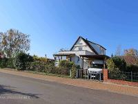 Wohnimmobilie Kauf Einfamilienhaus Einfamilienhaus mit großer Terrasse und zwei Carports, Keller und Garage