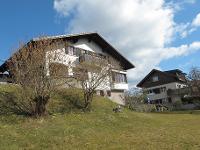 Wohnimmobilie Kauf Einfamilienhaus Einfamilienhaus von 1948/49. 1984 Einbau von 2 Wohnungen. Schön eingebettet in die über 1‘000 m2 grosse, gegen Süden ausgerichtete Hangparzelle. Schöner, terrassiert