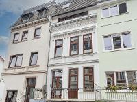 Wohnimmobilie Kauf Mehrfamilienhaus Dieses 1896 im Jugendstil erbaute 2-Parteienhaus erstreckt sich insgesamt über 5 Etagen und bietet auf 240 m2 Wohnfläche 7 Zimmer mit viel Platz, um sich eine Wohlf