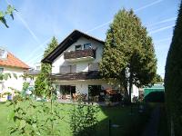 Wohnimmobilie Miete Mehrfamilienhaus 6 Wohneinheiten, Vermietung seit 20 Jahren im Alleinauftrag ohne jeglichen Mieterstreit. Das Haus ist top gepflegt. Das Verhältnis unter den Mietern ist bestens.