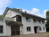 Wohnimmobilie Kauf Einfamilienhaus Großes Haus mit angeschlossener Gewerbe-Halle