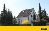 Wohnimmobilie Kauf Einfamilienhaus Großes Grundstück mit (noch) kleinem Haus darauf. Schaffen Sie sich hier den Wohnraum für Ihre Familie.