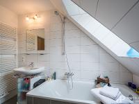 Wohnimmobilie Miete Dachgeschosswohnung Sollten Sie selbst Eigentümer einer Immobilie sein und diese verkaufen oder vermieten wollen, dann sind wir Ihnen gerne dabei behilflich. 100 % unserer Auftragg