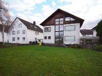 Wohnimmobilie Kauf Einfamilienhaus Freistehendes Einfamilienhaus mit viel Potenzial und Blick auf die Weinberge!