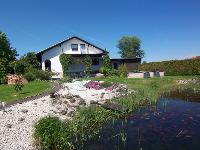 Wohnimmobilie Kauf Einfamilienhaus Natur pur! Gepflegtes EFH mit großem Garten und Schwimmteich.