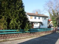 Wohnimmobilie Kauf Einfamilienhaus Freistehendes Einfamilienhaus mit viel Wohnkomfort und hohem Freizeitwert Das hier angebotene Objekt wurde ca. 1958 in Massivbauweise erstellt und ca. 1978 durch ein