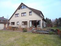 Wohnimmobilie Kauf Mehrfamilienhaus Großes Zweifamilienhaus mit Vollkeller und Doppelgarage auf großem Grundstück