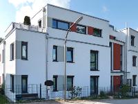Wohnimmobilie Kauf Erdgeschosswohnung 2-Zi-Wohnung mit Tiefgarage, Terrasse u. Gartenanteil in ruhiger Lage