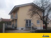 Wohnimmobilie Kauf Einfamilienhaus Dieses Objekt ist den modernen Standards eines Wohn- und Geschäftshauses angepasst. Die vorhandene Fläche im Erdgeschoss kann Ihren Wünschen noch angepasst werden. D