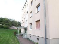 Wohnimmobilie Kauf Etagenwohnung Hier erwartet Sie im 2. Obergeschoss eines 8 Familienhauses eine ca. 64m2 große 3 Zimmer Wohnung samt Balkon. Die Wohnung überzeugt mit Ihrer zentralen Lage sowie den 