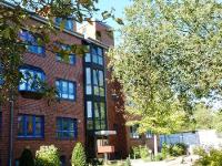 Wohnimmobilie Kauf Erdgeschosswohnung Kapitalanlage: Helle Erdgeschosswohnung mit Terrasse, Tiefgarage und Kellerraum