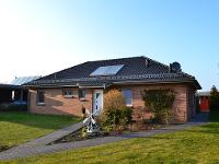 Wohnimmobilie Kauf Einfamilienhaus Gepflegter Bungalow mit traumhaften Garten in idyllischer Lage von Beverstedt
