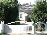 Wohnimmobilie Kauf Einfamilienhaus Weißer Bungalow mit Ausbaureserve in sehr schöner Lage