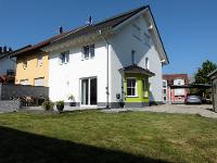 Wohnimmobilie Kauf Reihenhaus Junge Doppelhaushälfte in ruhigem Wohngebiet