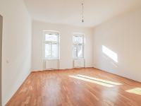 Wohnimmobilie Miete Etagenwohnung Ein Zuhause zum Wohlfühlen! 2-Zimmer Altbauwohnung mit Loggia!