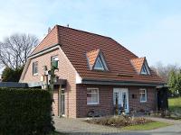 Wohnimmobilie Kauf Einfamilienhaus Junges großzügiges Einfamilienhaus mit großem Garten zum spielen