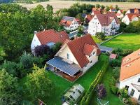 Wohnimmobilie Kauf Einfamilienhaus Das Einfamilienwohnhaus aus dem Jahr 2002 zeichnet sich durch seine moderne Architektur und durchdachte Raumaufteilung aus. Es bietet auf einer Wohnfläche von knapp 