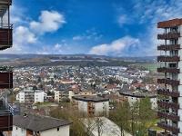 Wohnimmobilie Kauf Etagenwohnung Moderne 3,5-Zimmer-Wohnung in ruhiger Waldrandlage: Großzügiger Balkon, altersgerechter Zugang, 2019 modernisiert – perfekt für Singles, Paare oder Senioren!