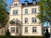 Wohnimmobilie Kauf Etagenwohnung 4-Zimmer-Altbauwohnung mit Balkon in kernsanierter Gründerzeitvilla im Herzen Friedbergs