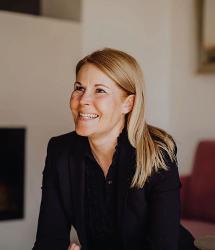 Simone Wolf