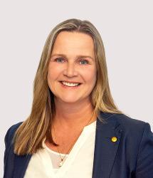 Carola Adelhardt