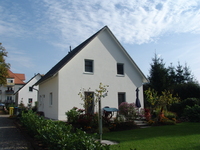 Wohnimmobilie Kauf Einfamilienhaus Dieses schmucke EFH war das erste, das wir in dieser kleinen Siedlung für einen Bauträger verkaufen konnten.