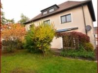 Wohnimmobilie Kauf Einfamilienhaus Dieses außergewöhnlich schöne Anwesen verbindet Wohnen und Arbeiten auf eine einzigartige Weise, abgerundet mit einem sonnigen Gartengrundstück und großer Sonnenterr
