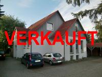 Wohnimmobilie Kauf Erdgeschosswohnung Diese charmante 2-Zimmer Wohnung hat folgende Ausstattung: - große Wohnküche mit guter Sitzmöglichkeit sowie Einbauküche - Duschbad mit Fenster - große Abstellkam