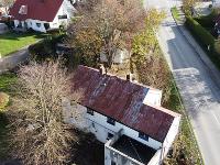 Wohnimmobilie Kauf Wohnbaugrundstück Das dreieckige Grundstück mit ca. 851 m² befindet sich an der Ecke Freisinger Straße zur Münchner Straße und ist derzeit mit einem Einfamilienhaus und einem ausgeb