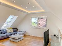 Wohnimmobilie Kauf Dachgeschosswohnung Diese wunderschöne Dachgeschosswohnung mit Galerie und zwei Bädern befindet sich in einem modernen Mehrfamilienhaus mit gehobener Ausstattung! Durch die zurück-g