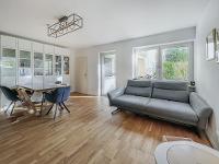 Wohnimmobilie Kauf Erdgeschosswohnung Willkommen in dieser charmanten 4-Zimmer-Erdgeschosswohnung, die durch ihre durchdachte Raumaufteilung und lichtdurchfluteten Räume besticht. Die Wohnung befindet